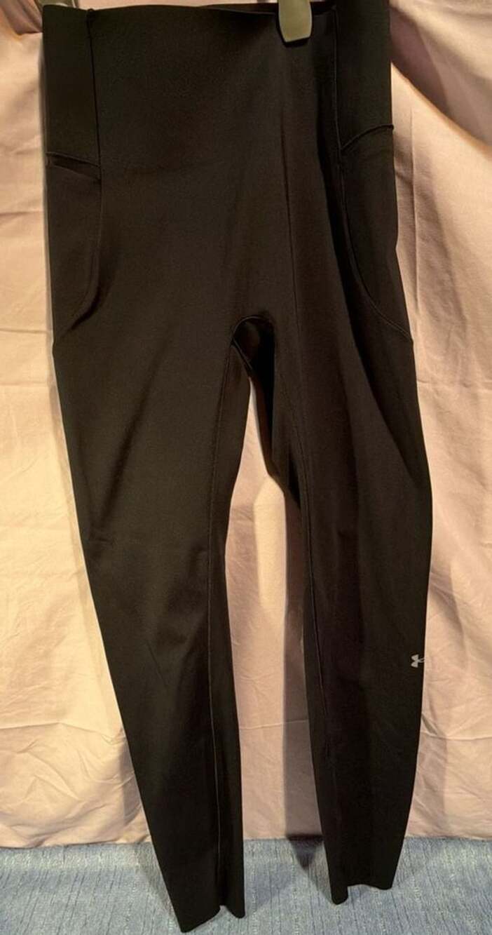 Under Armour Leggings Black Pocket Workout Pants
Size Medium